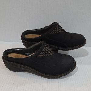 UGG Women's Black Slip-On Clogs Size 5